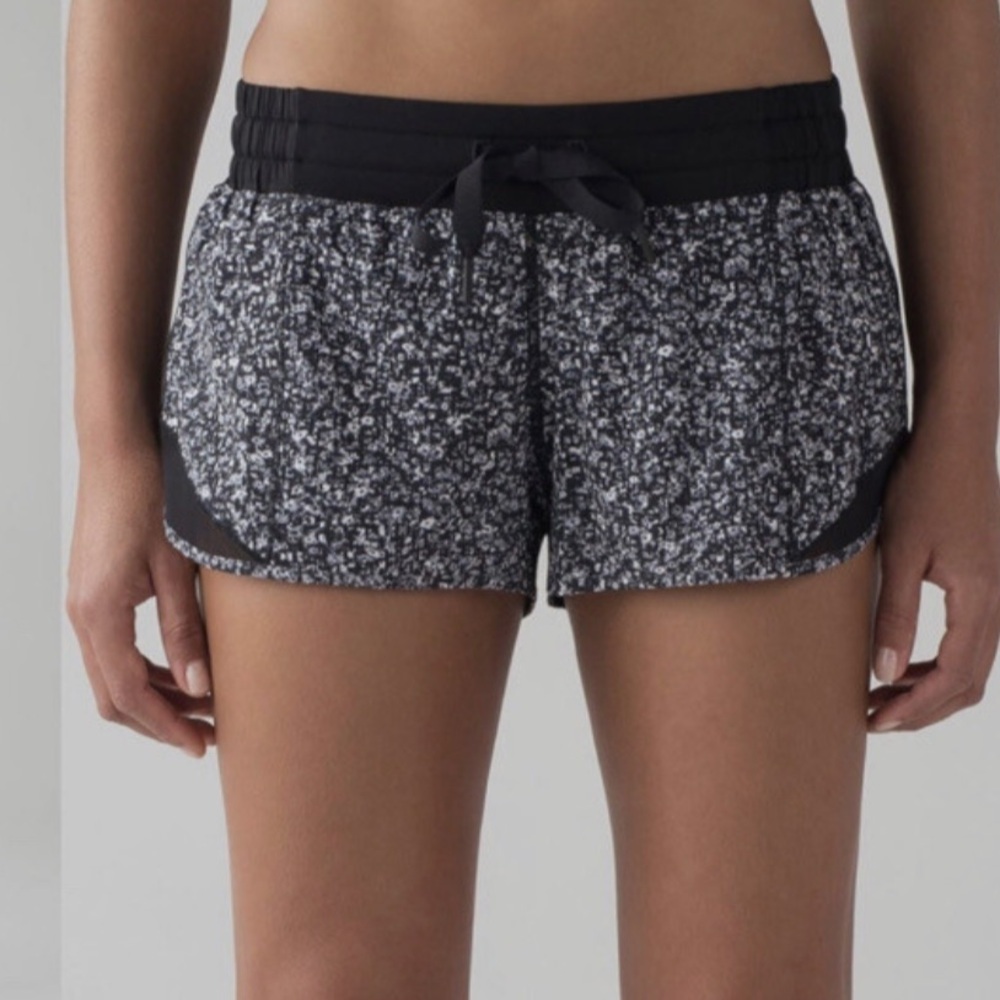 Lululemon Hotty Hot Ice Breaker Shorts Size 6 Tall